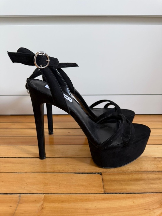 Steve Madden Shoes - Steve Madden "MARCIANA" Black Heels in Size US10
